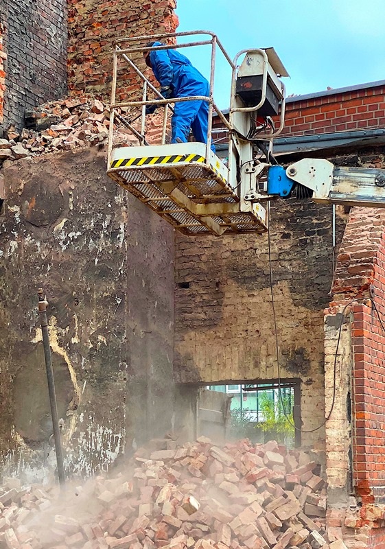 Abbruch Schornstein von Hebebühne